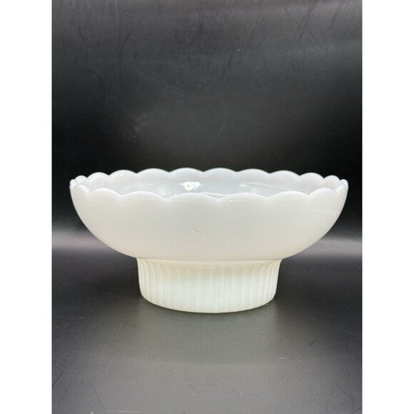 Milk Glass Dish Made In USA E O Brody M2000 Cleveland Ohio MG1 - Picture 1 of 5